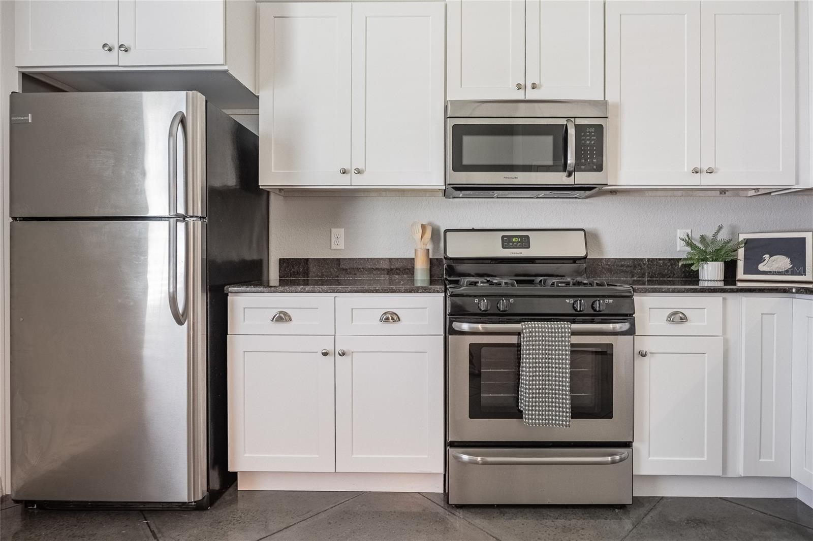 3184 WHISPERING TRAILS AVE