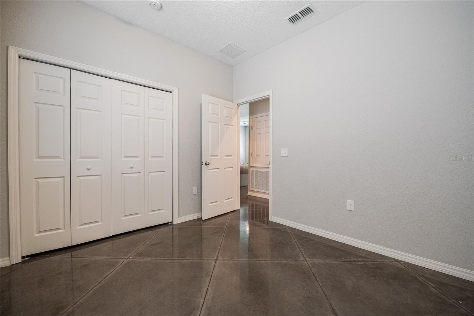 3184 WHISPERING TRAILS AVE