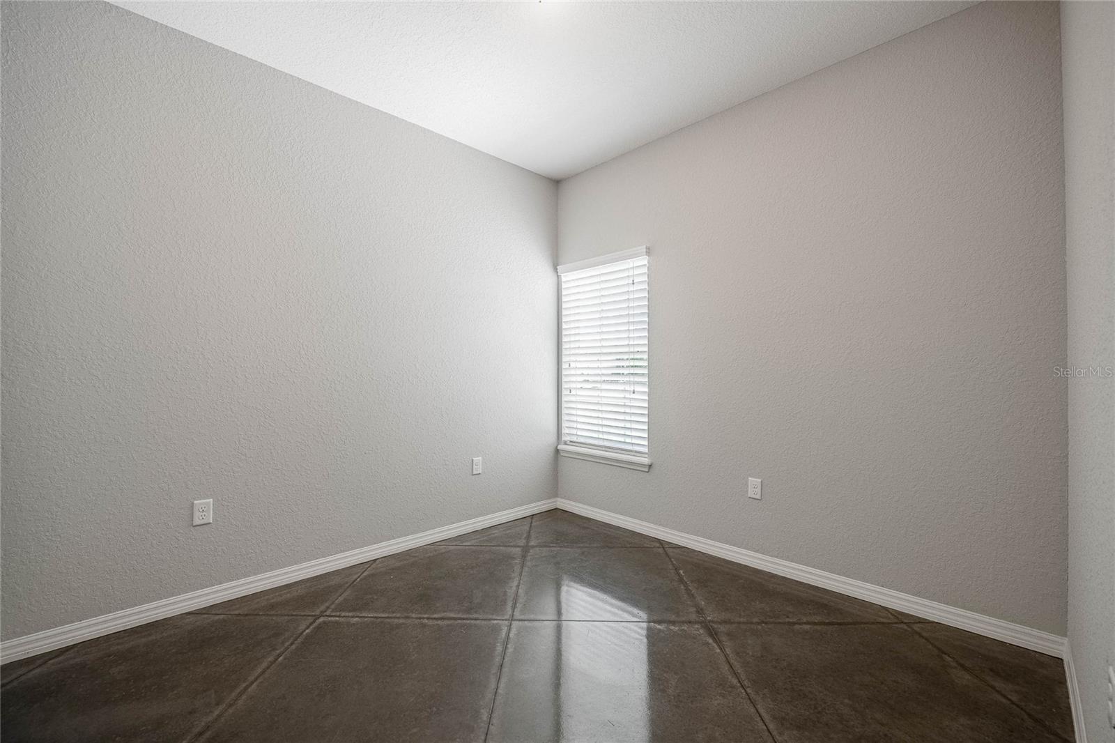 3184 WHISPERING TRAILS AVE