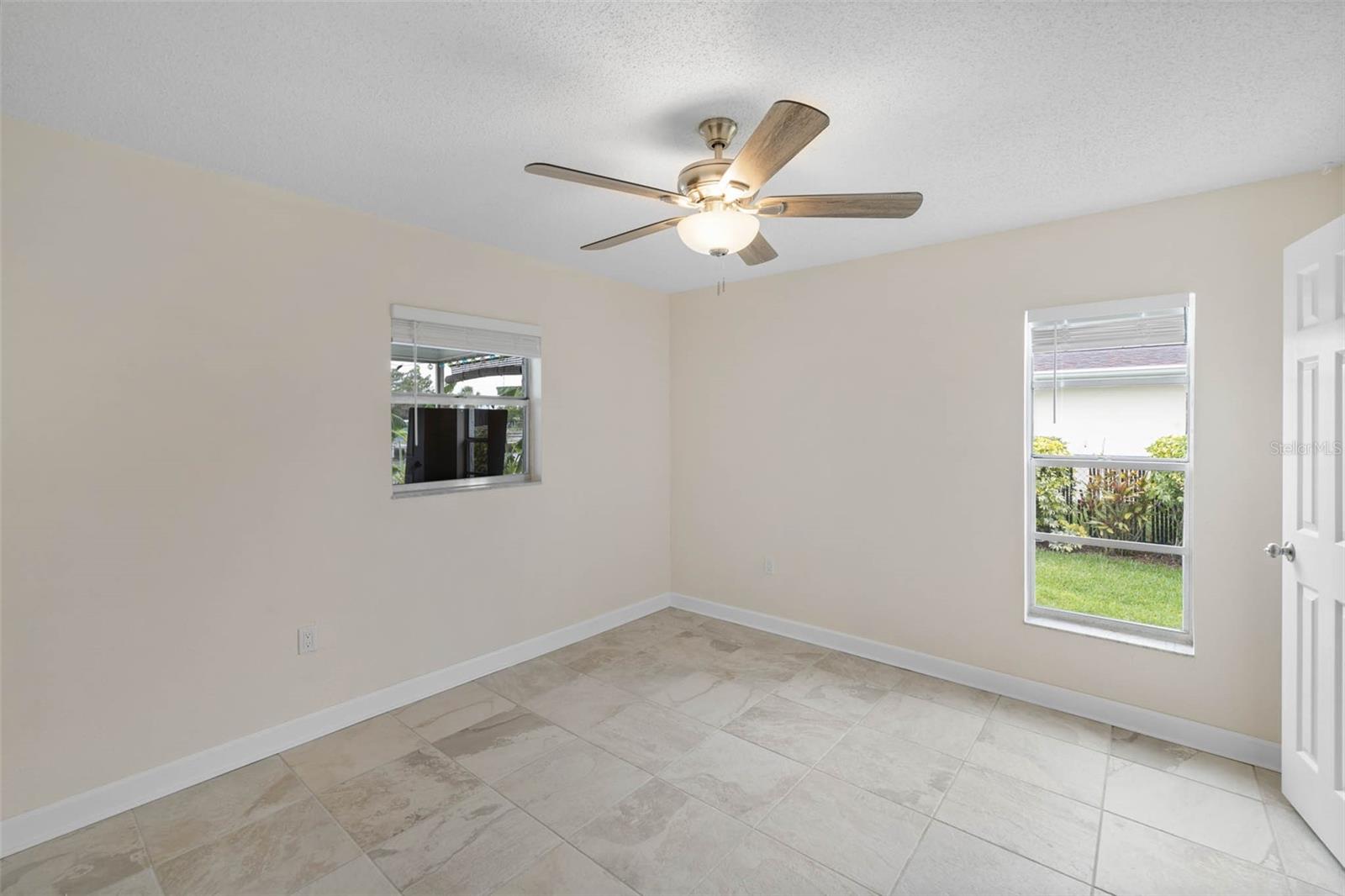 4976 CEDARBROOK LN