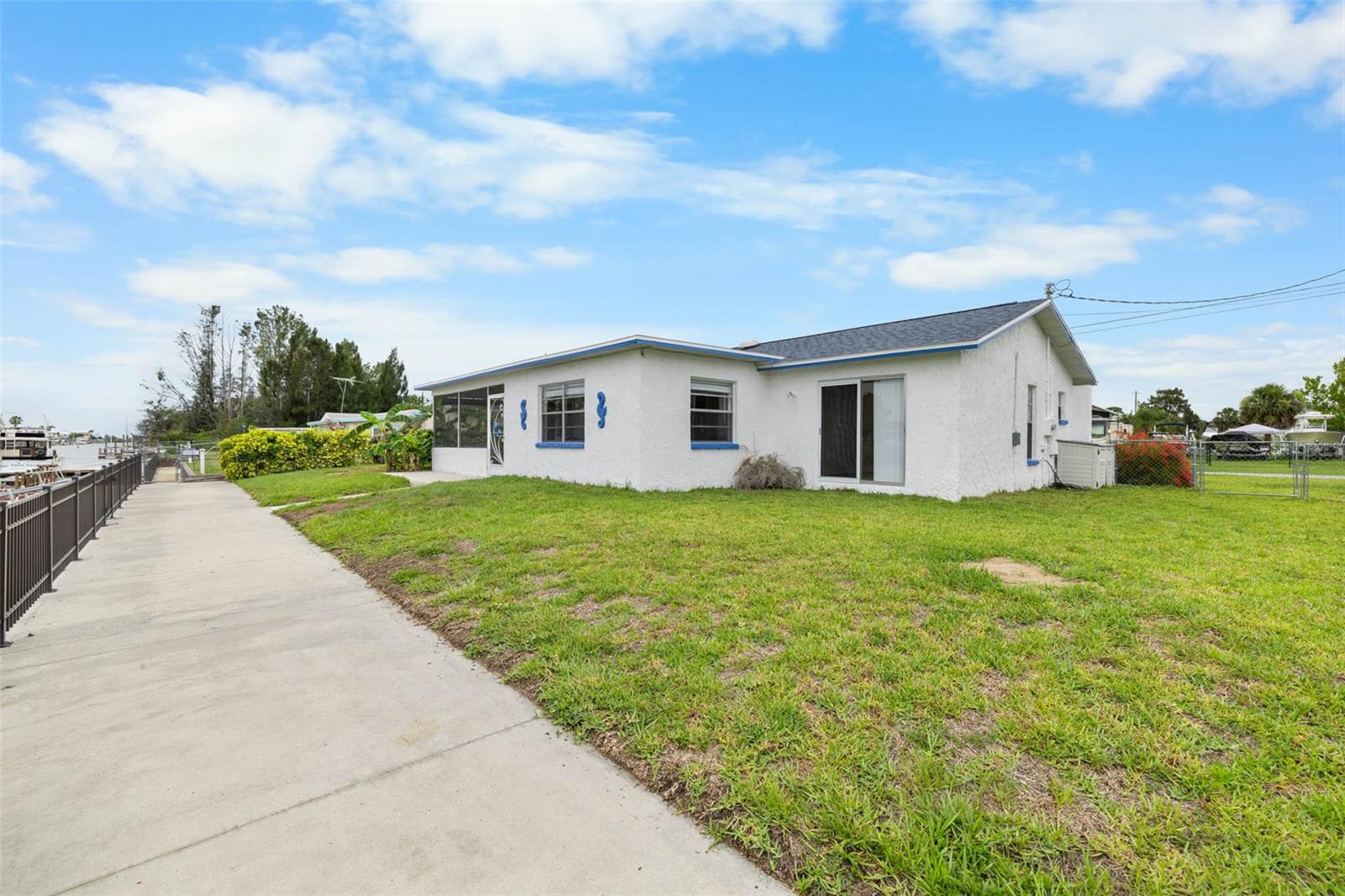 4976 CEDARBROOK LN