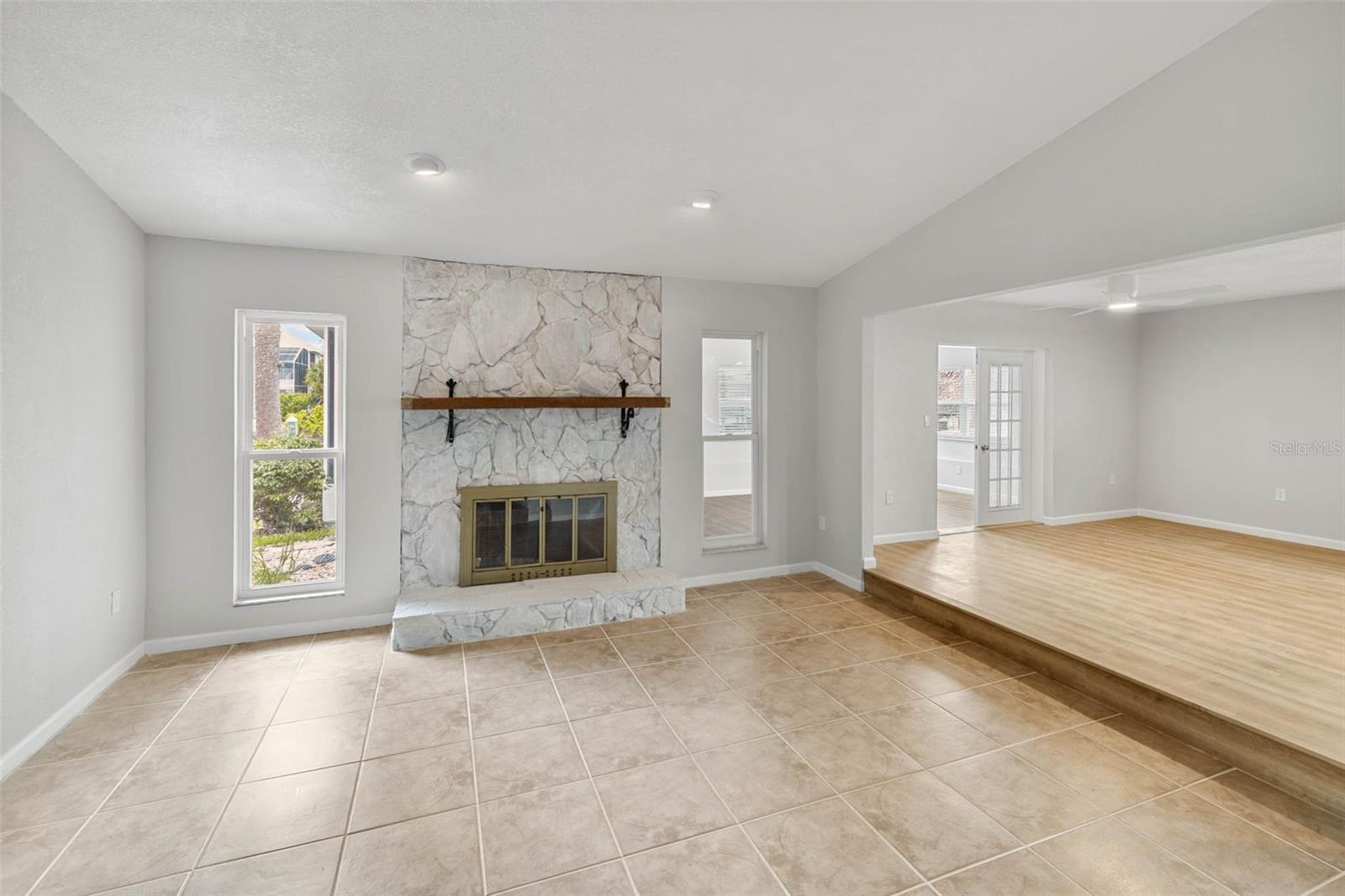 4299 BELLAIRE DR