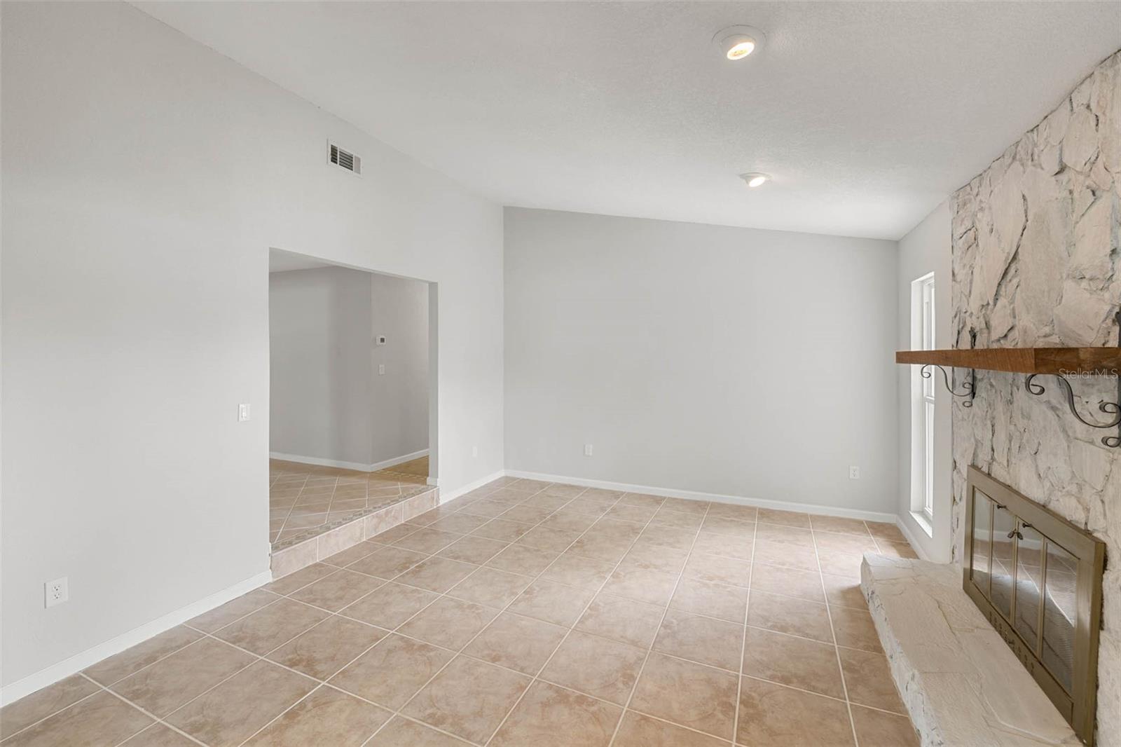 4299 BELLAIRE DR