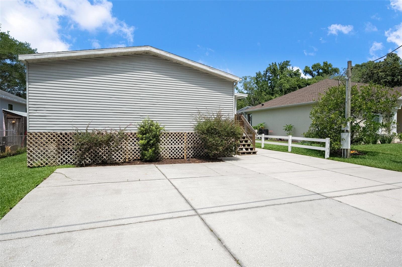 6901 E RICHARD DR