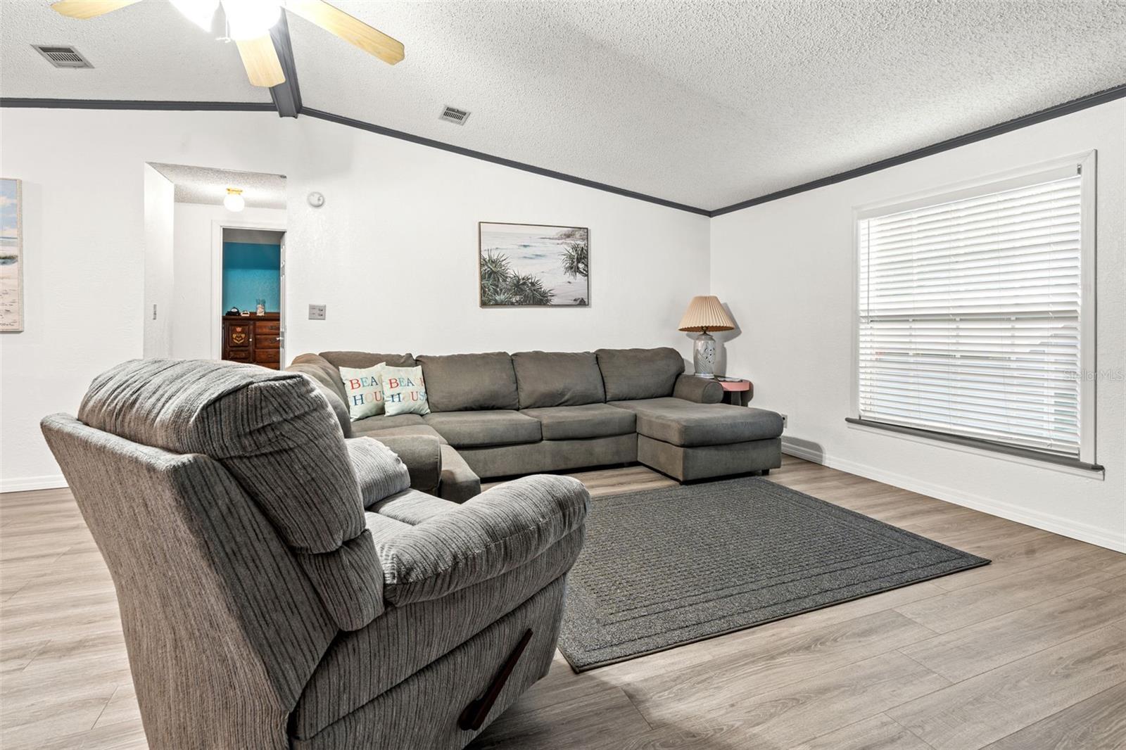 6901 E RICHARD DR