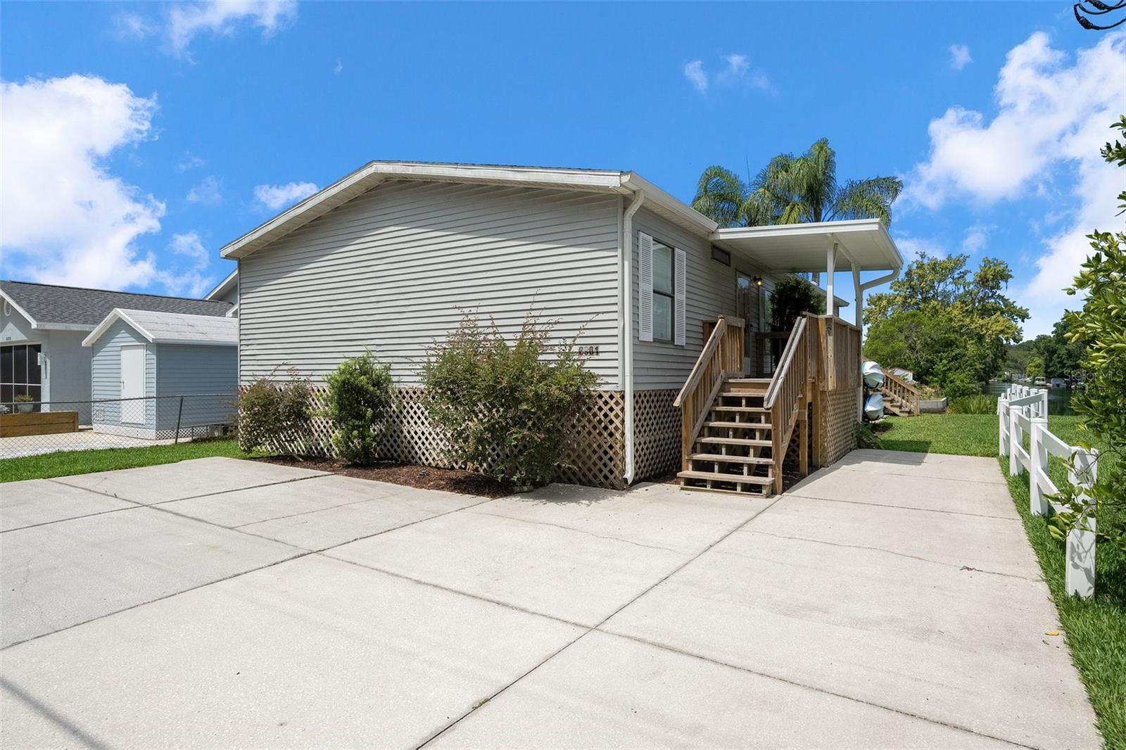 6901 E RICHARD DR