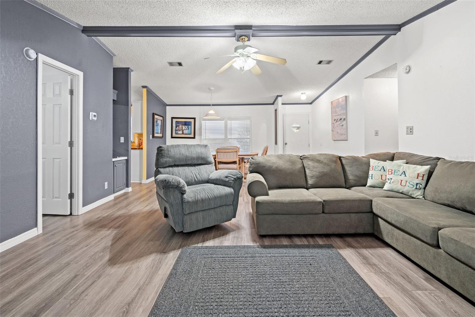 6901 E RICHARD DR