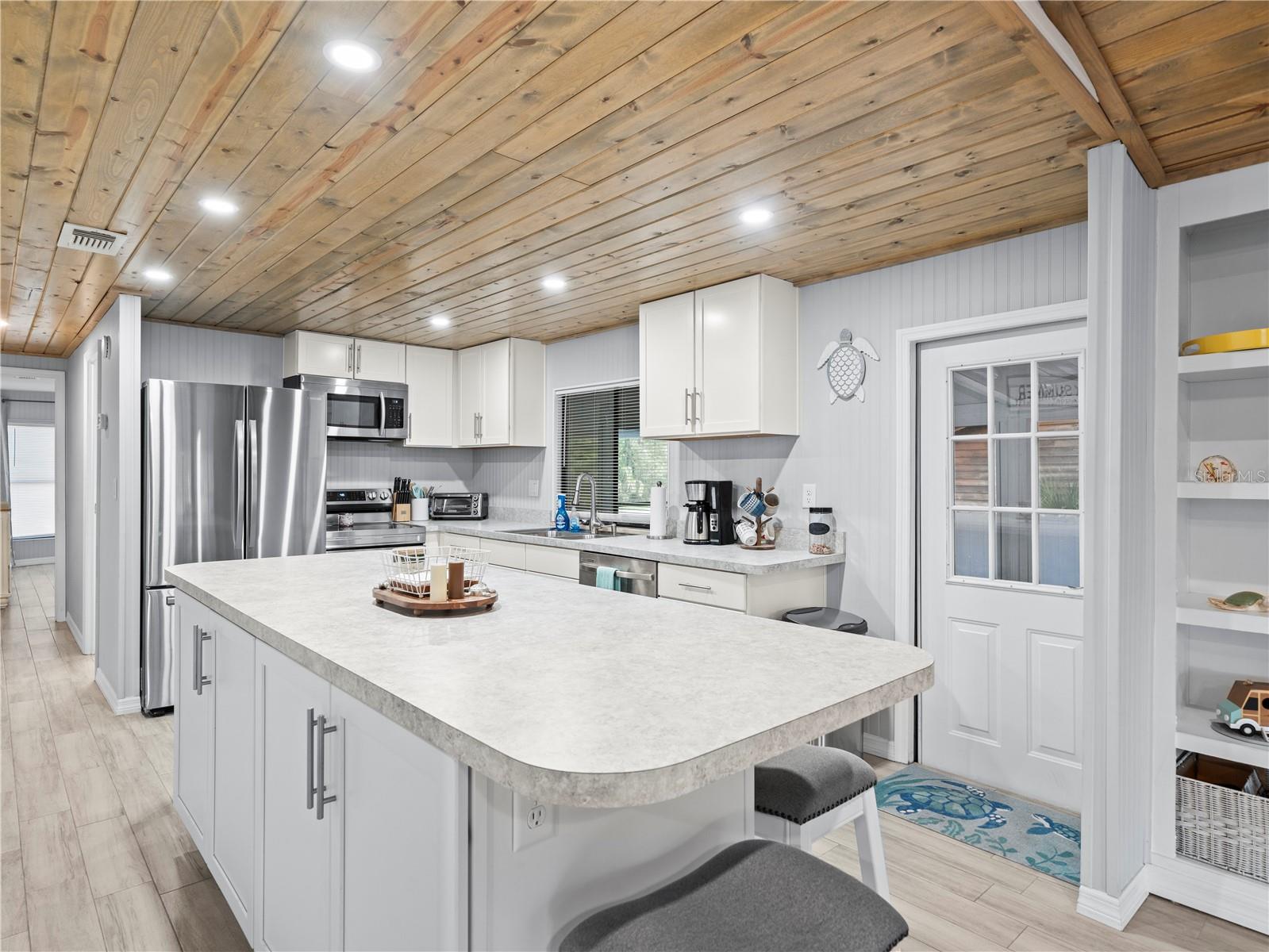 6999 E RICHARD DR