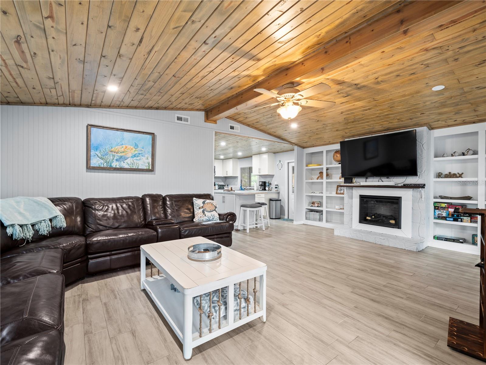6999 E RICHARD DR