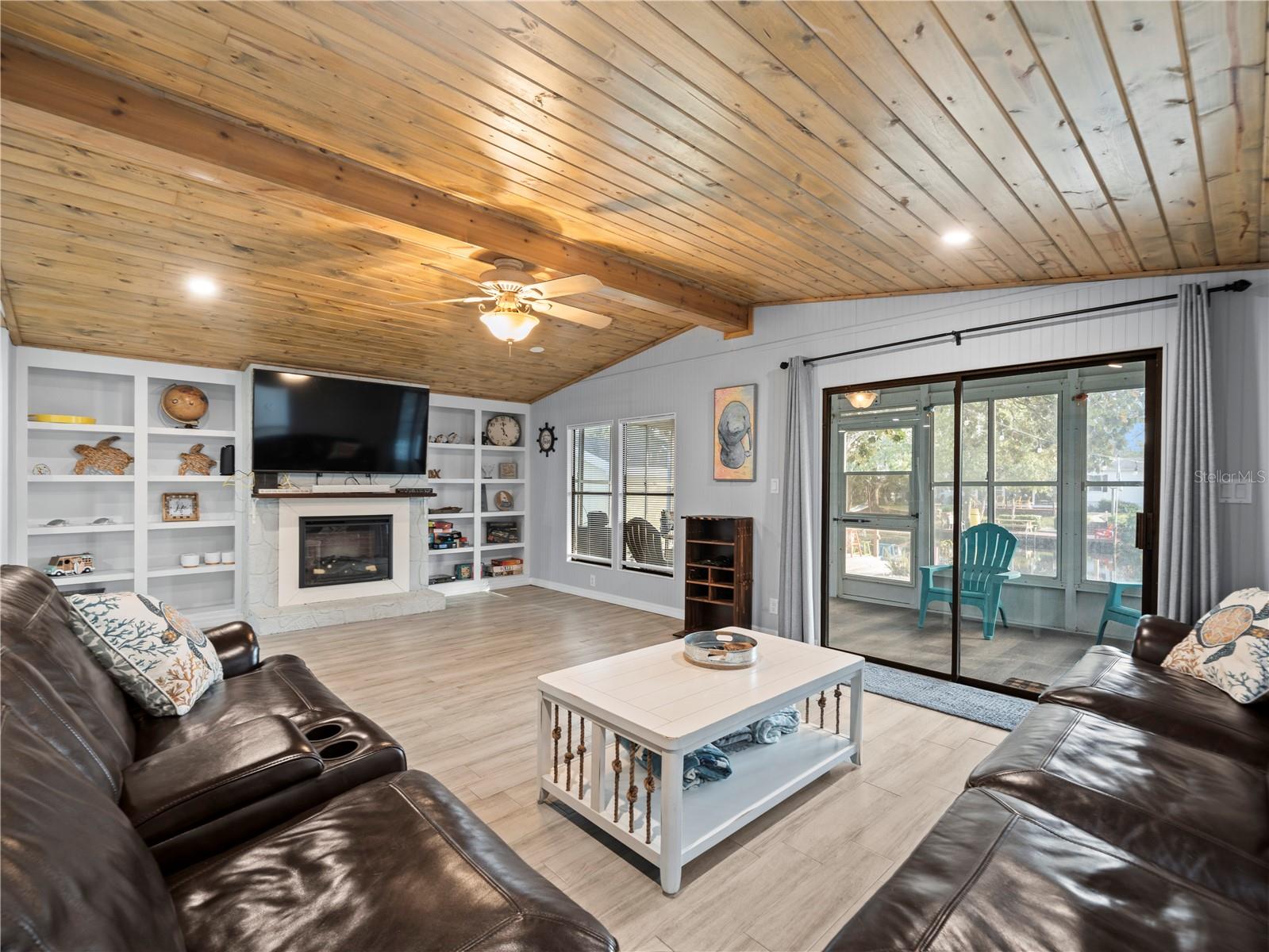 6999 E RICHARD DR