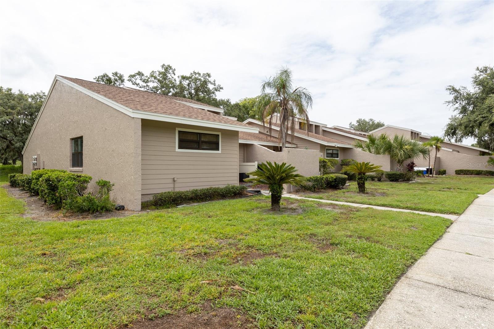 5225 IMPERIAL LAKES BLVD #9