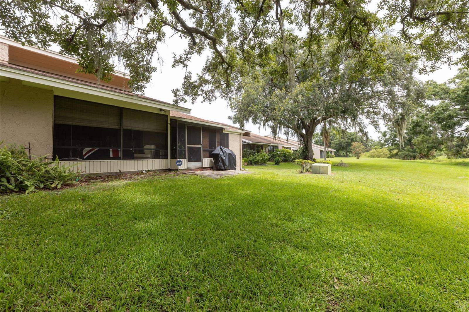 5225 IMPERIAL LAKES BLVD #9