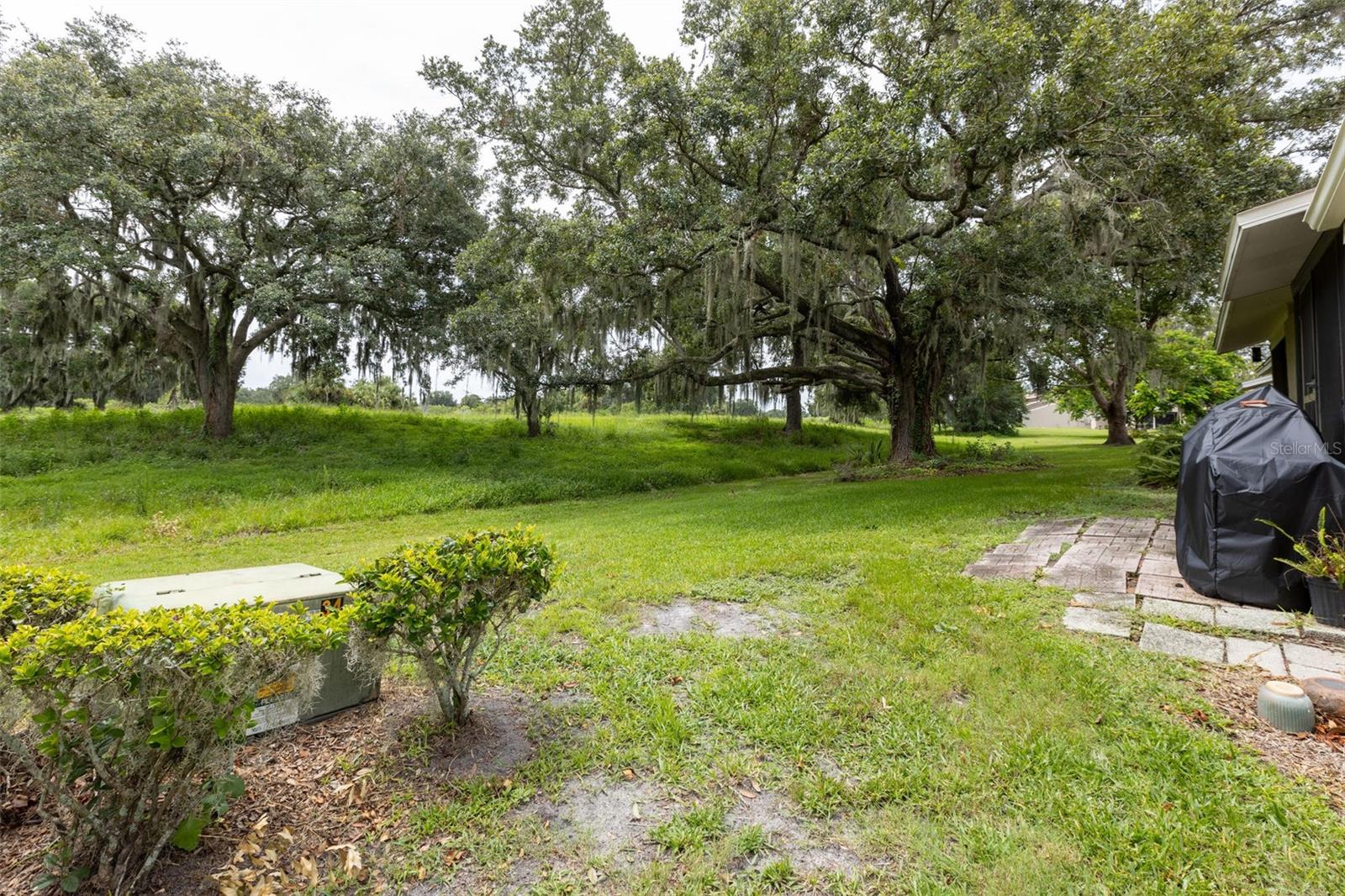 5225 IMPERIAL LAKES BLVD #9
