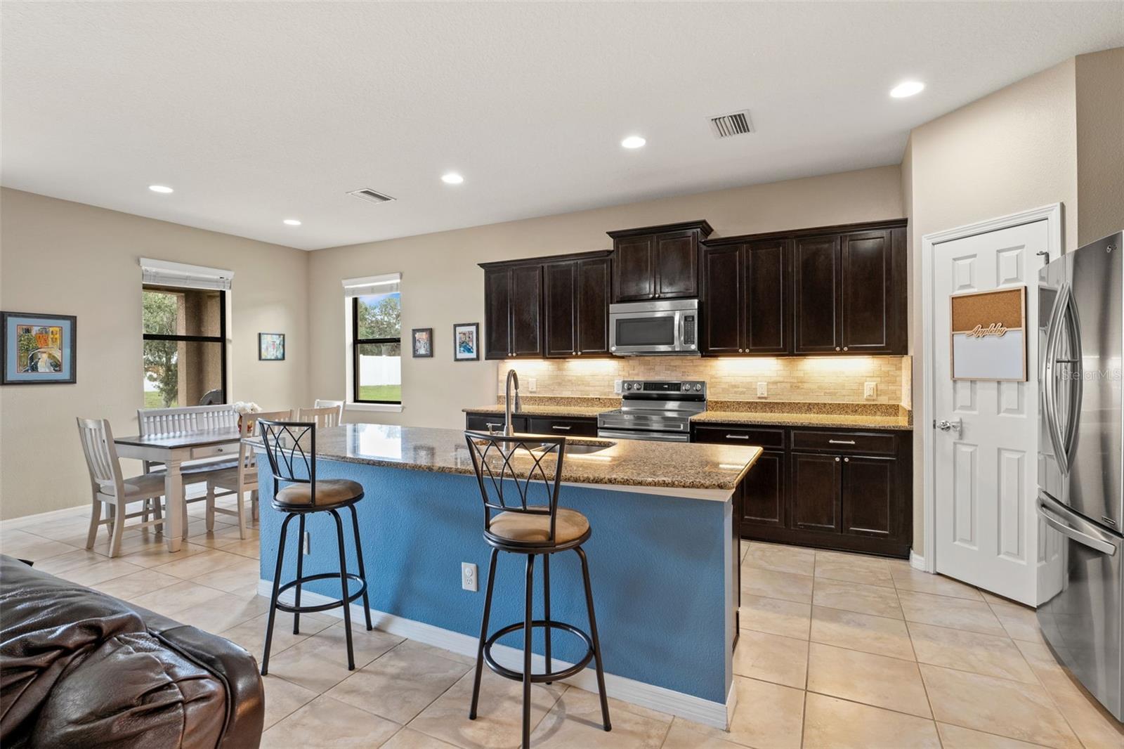 2226 LANDSIDE DR