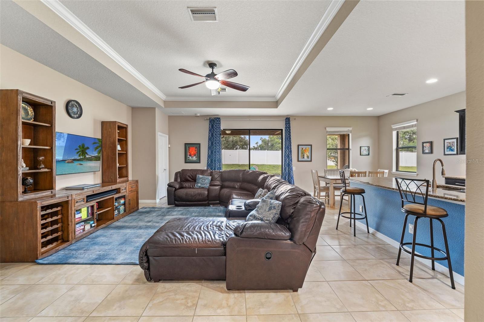 2226 LANDSIDE DR