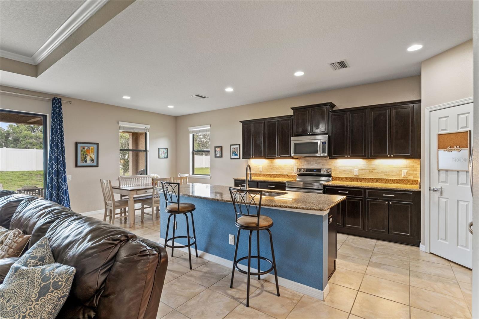 2226 LANDSIDE DR
