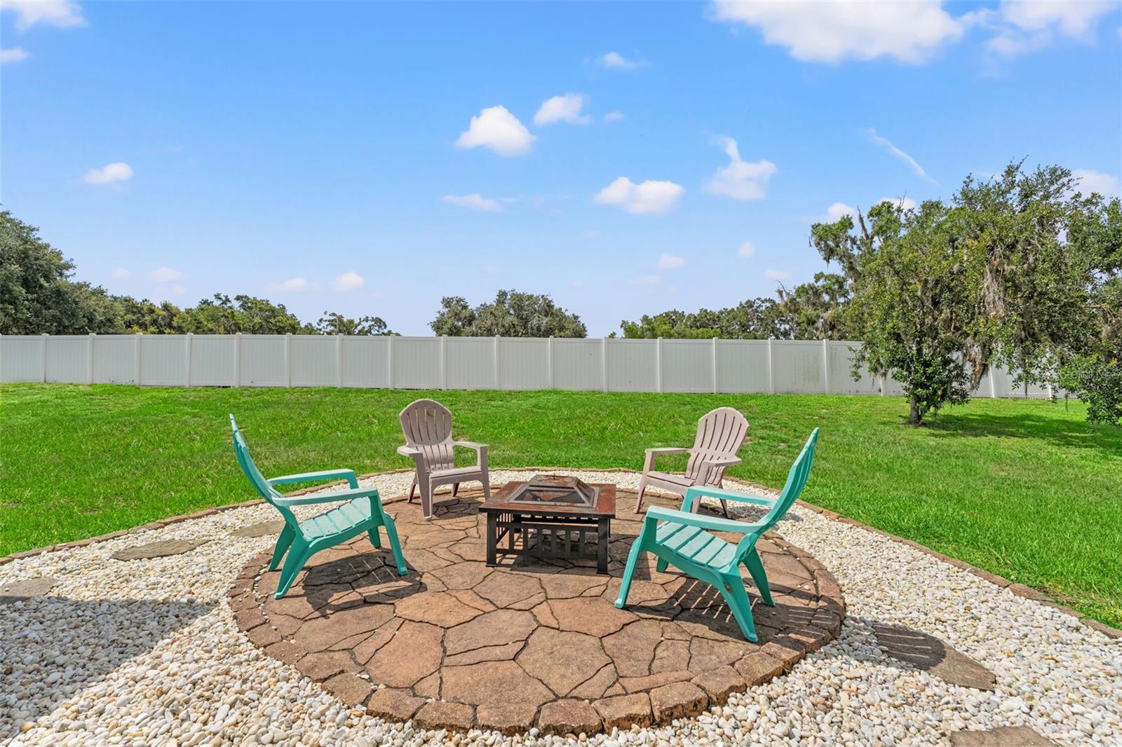 2226 LANDSIDE DR
