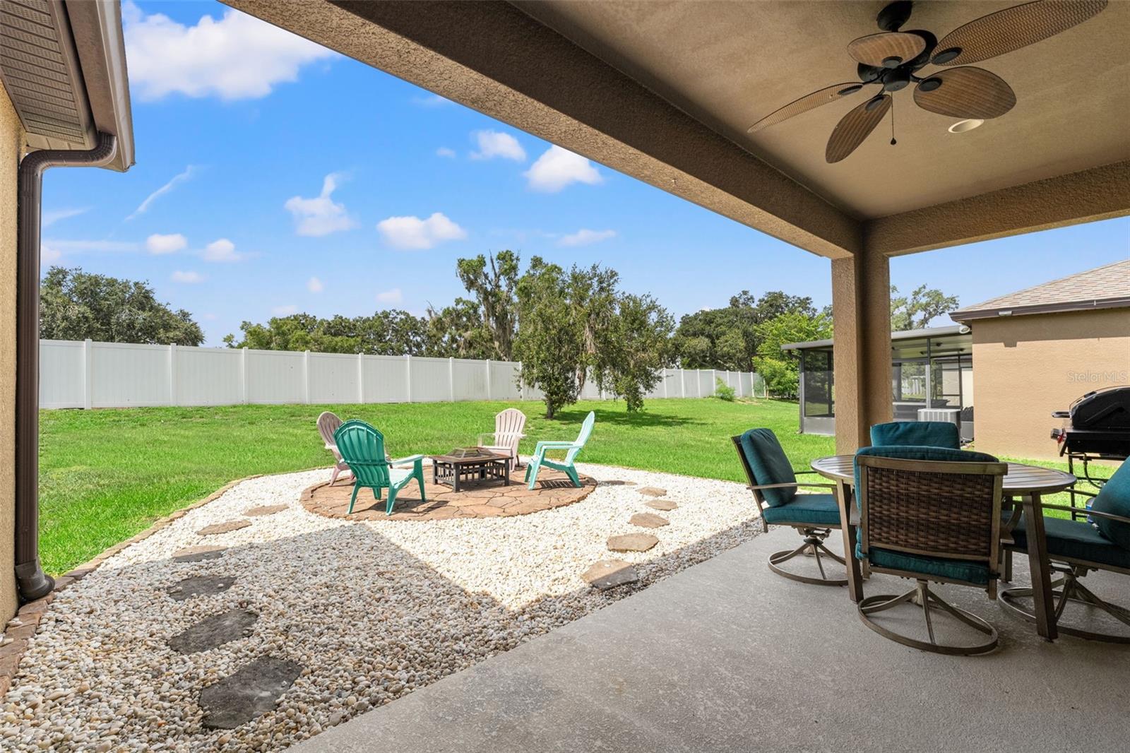 2226 LANDSIDE DR