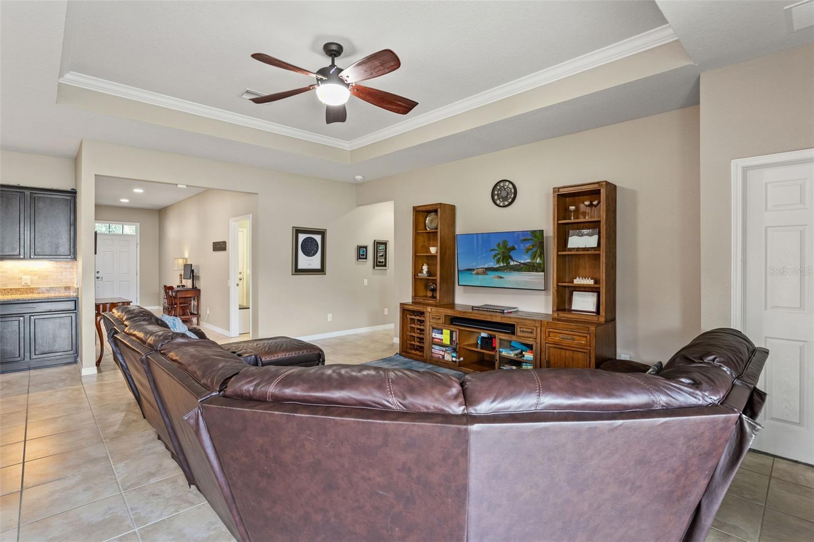 2226 LANDSIDE DR