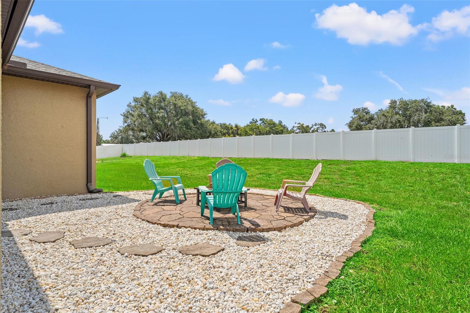 2226 LANDSIDE DR