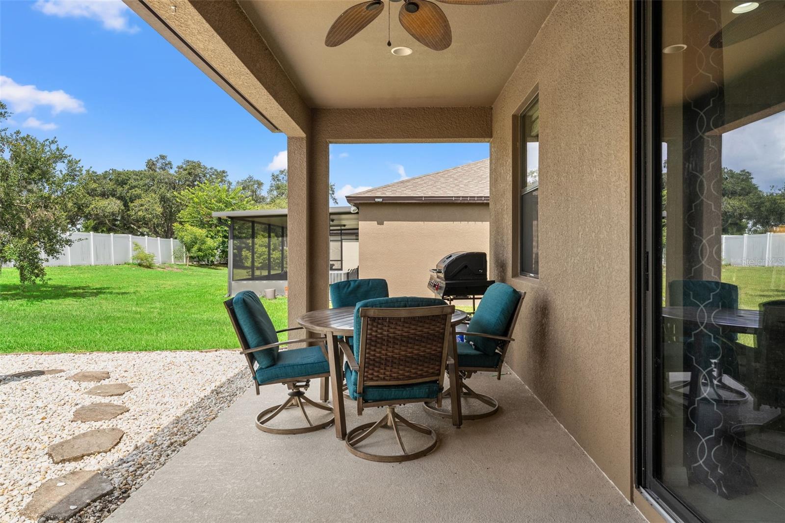 2226 LANDSIDE DR
