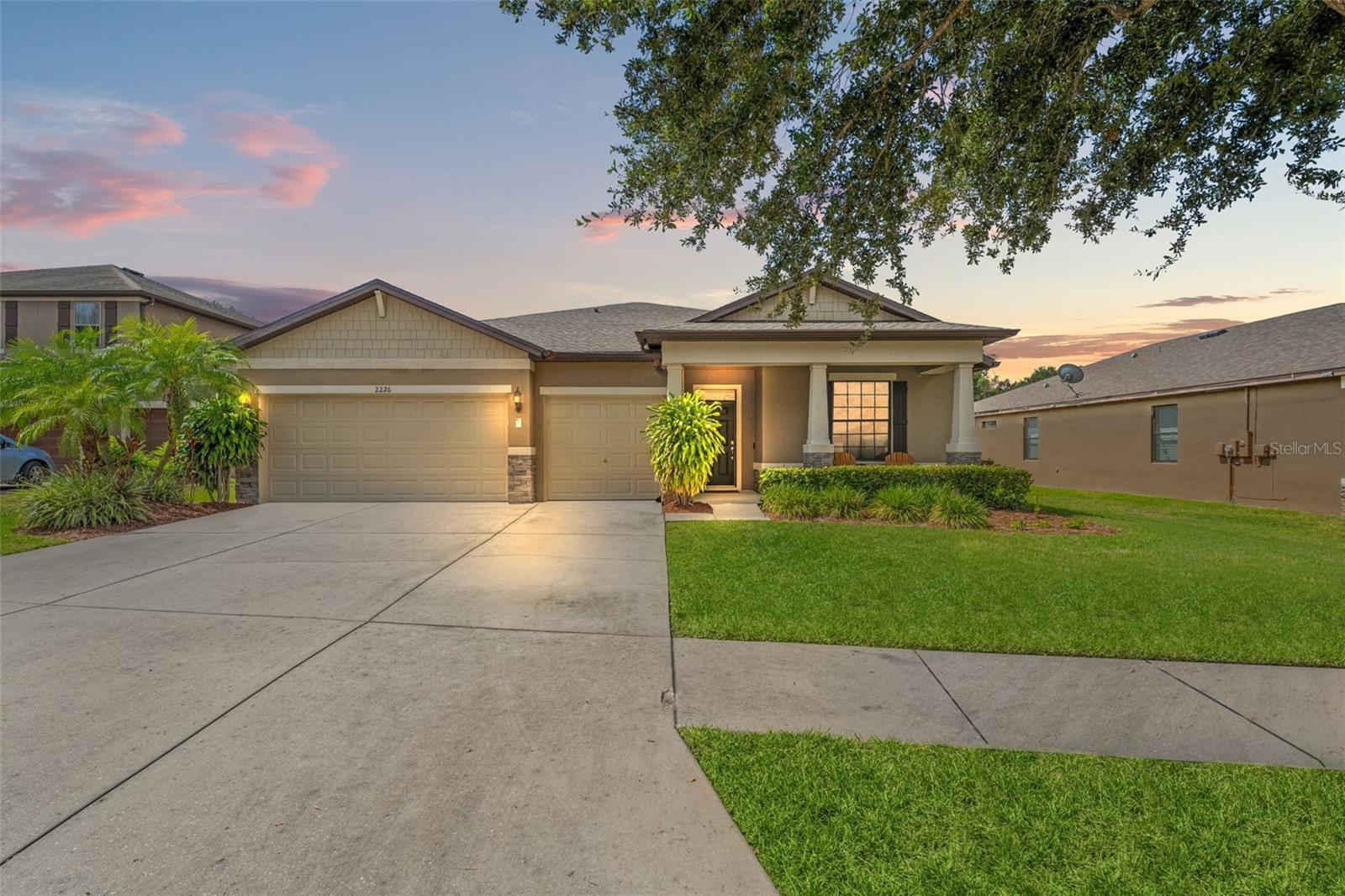 2226 LANDSIDE DR