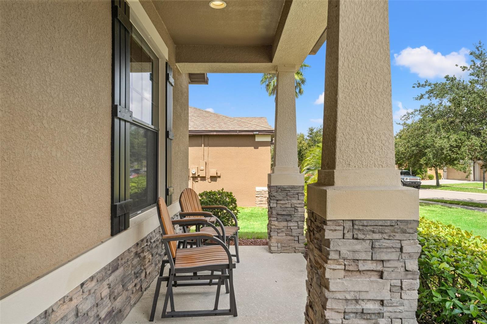 2226 LANDSIDE DR