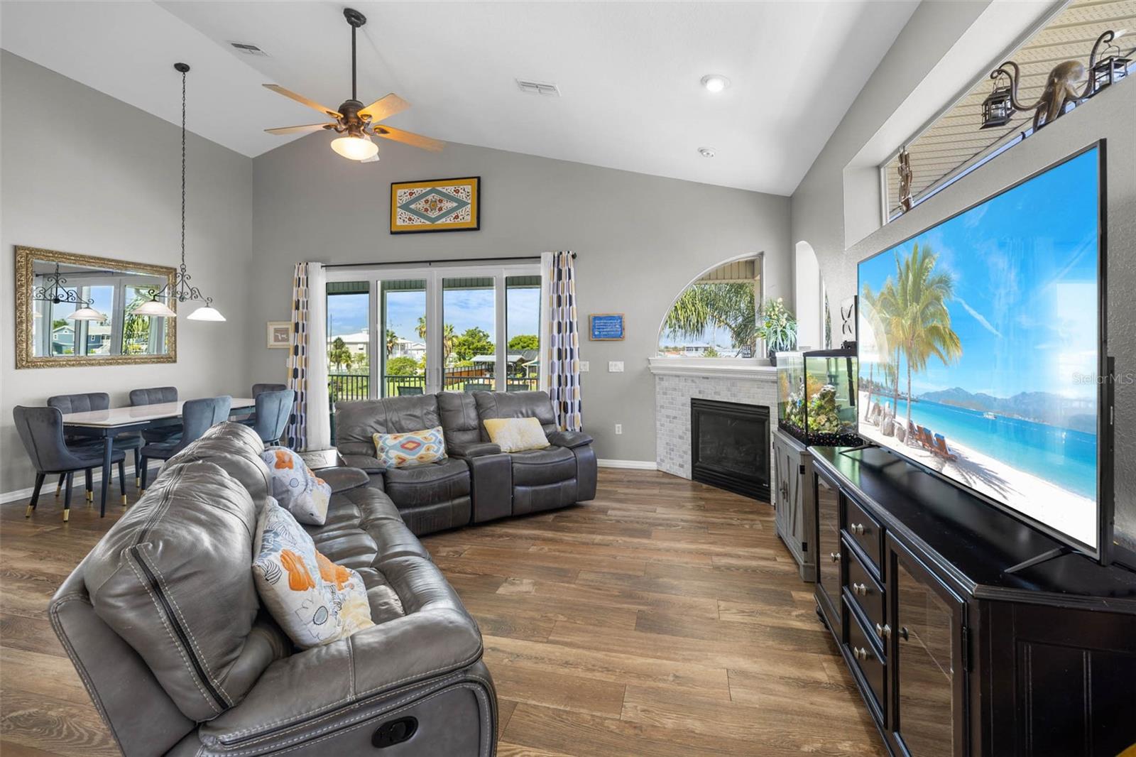 4387 2ND ISLE DR