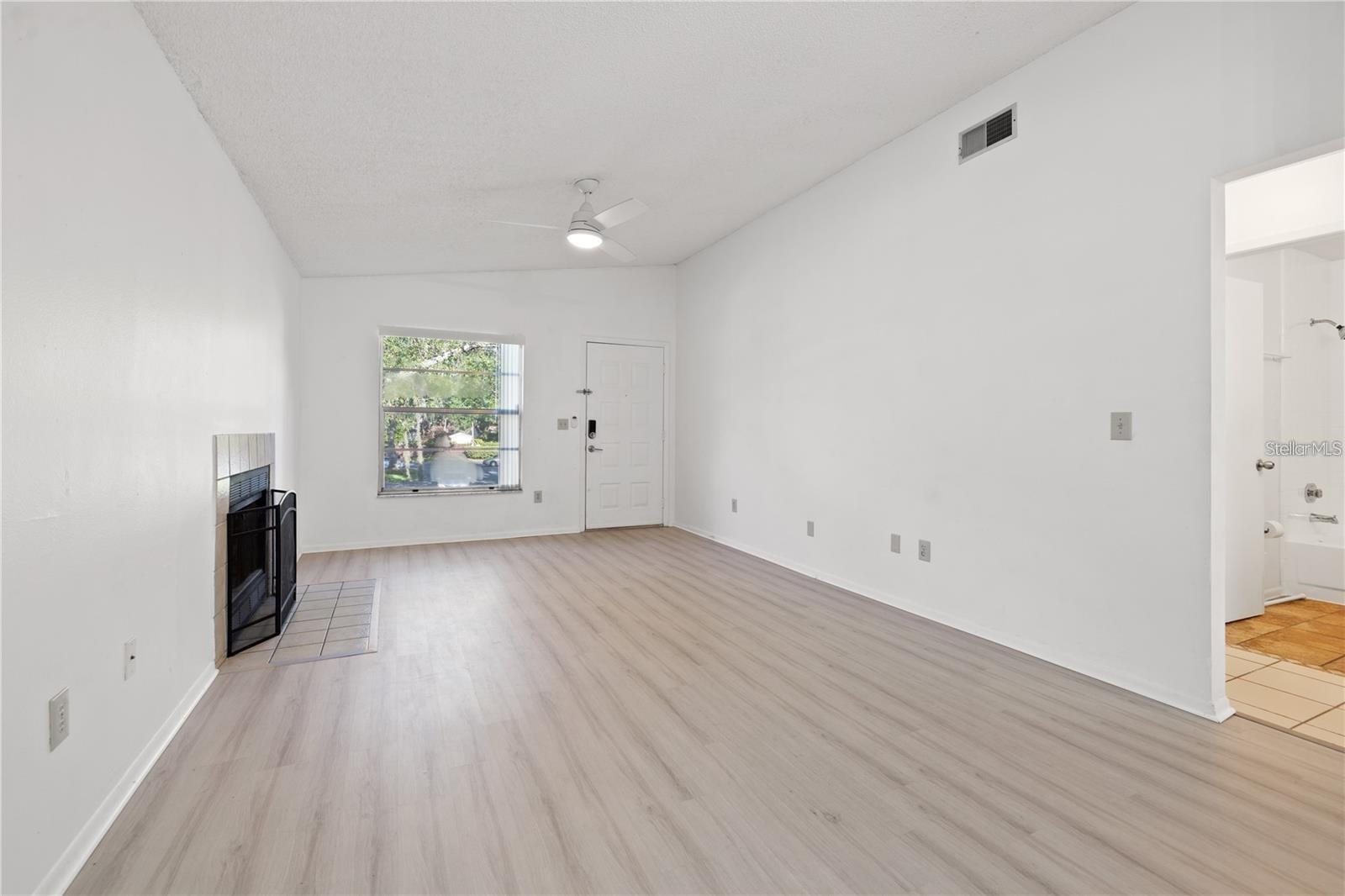 4004 DREAM OAK PL #203