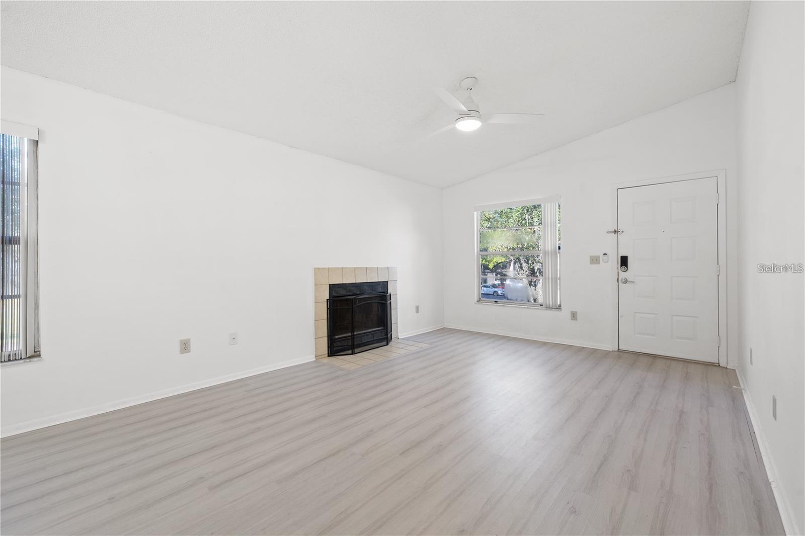 4004 DREAM OAK PL #203