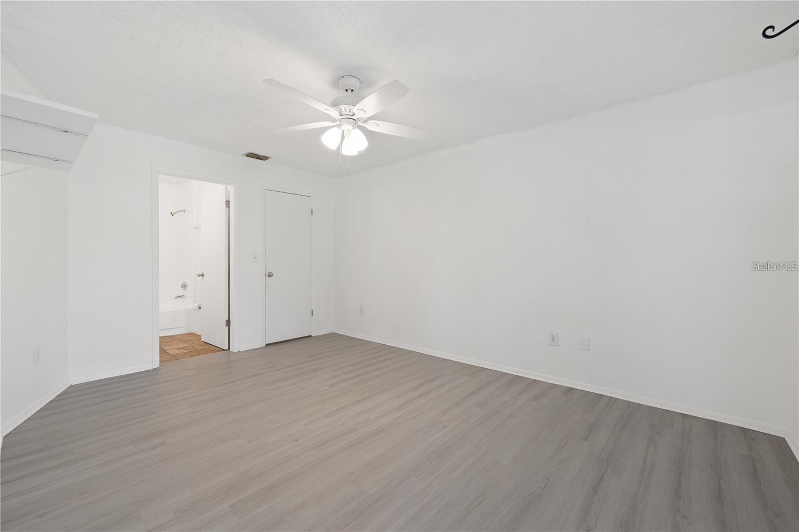 4004 DREAM OAK PL #203