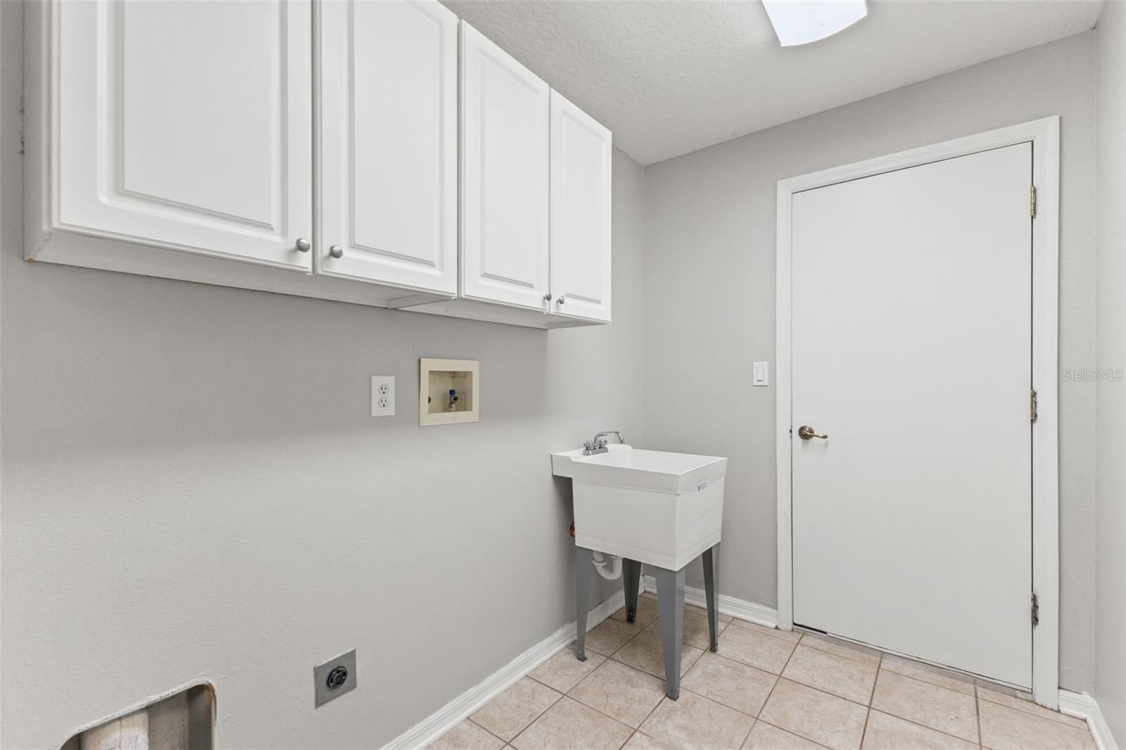 7949 FLORADORA DR