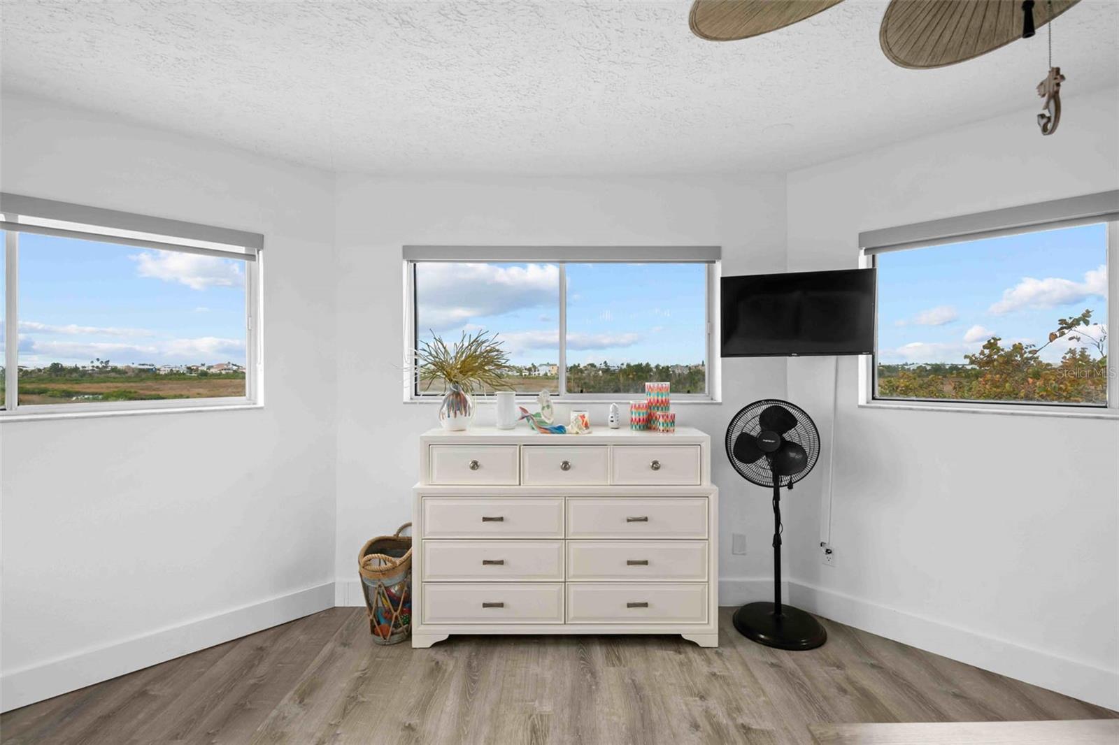 3460 CRAPE MYRTLE DR