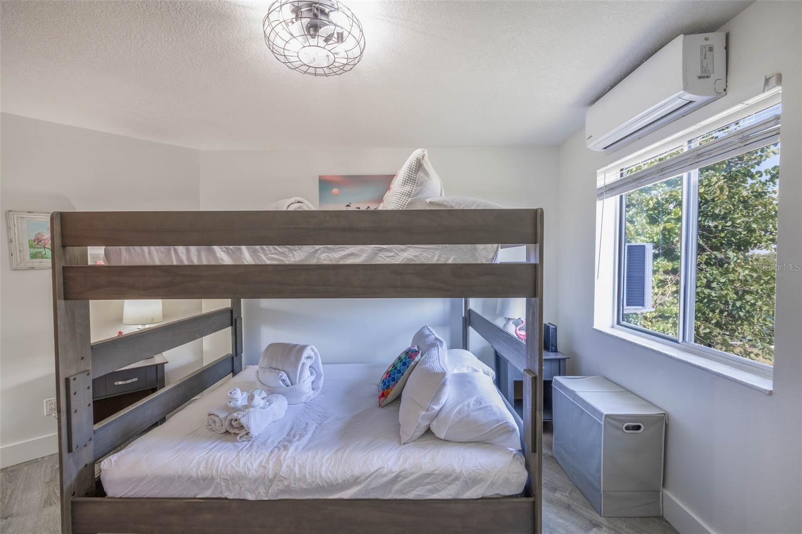 3460 CRAPE MYRTLE DR