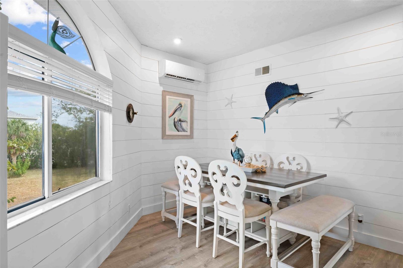 3460 CRAPE MYRTLE DR