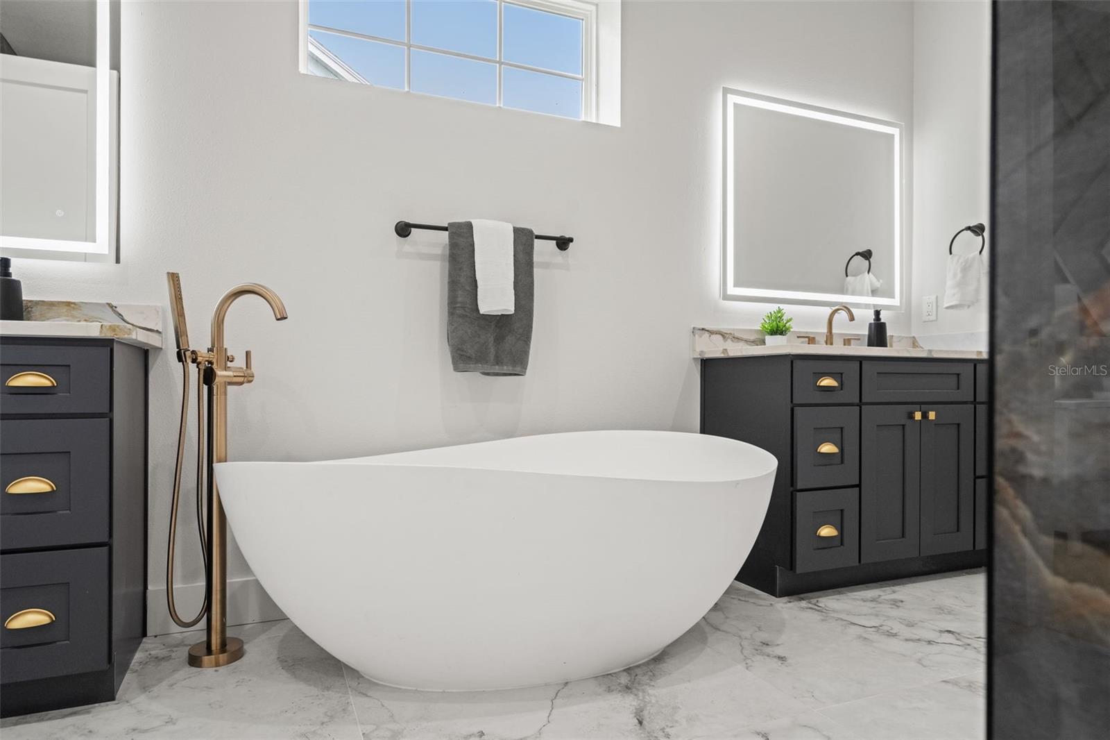 4522 MAJESTIC HILLS LOOP