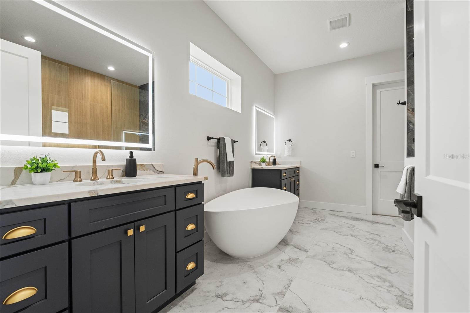 4522 MAJESTIC HILLS LOOP