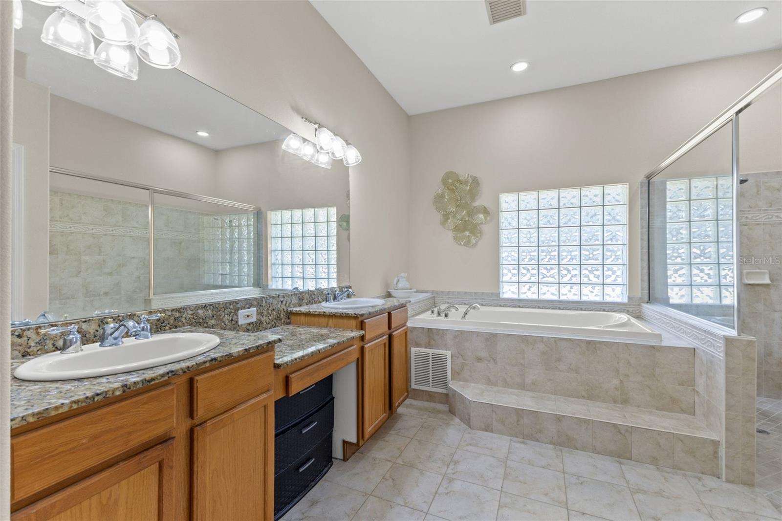 14071 LINDEN DR