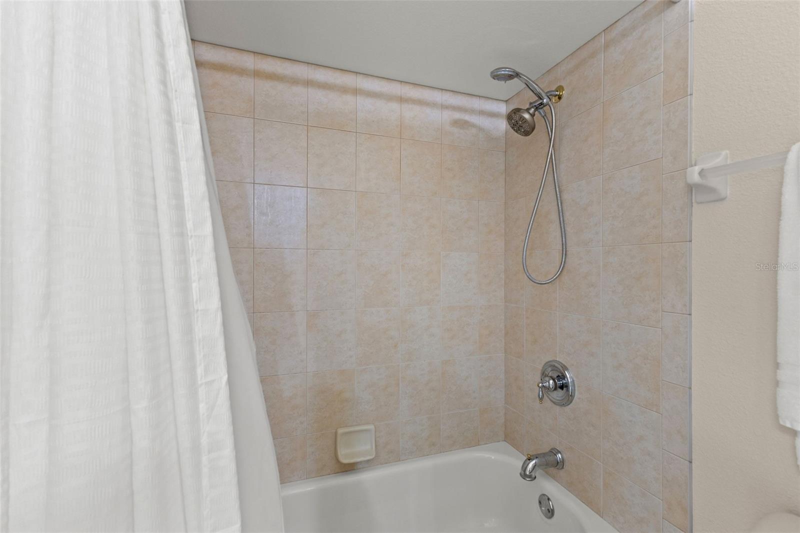 14071 LINDEN DR