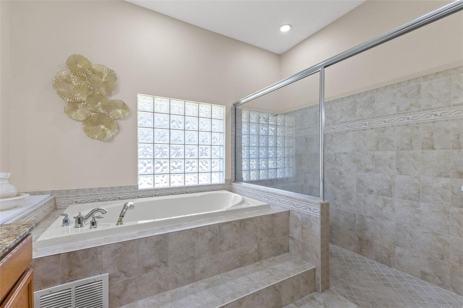 14071 LINDEN DR