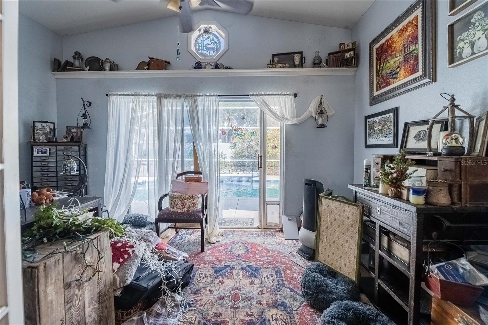 463 EMERALD COVE LOOP