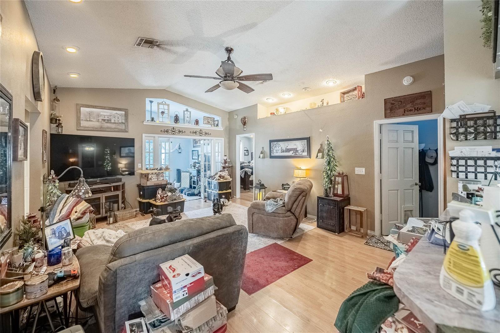 463 EMERALD COVE LOOP