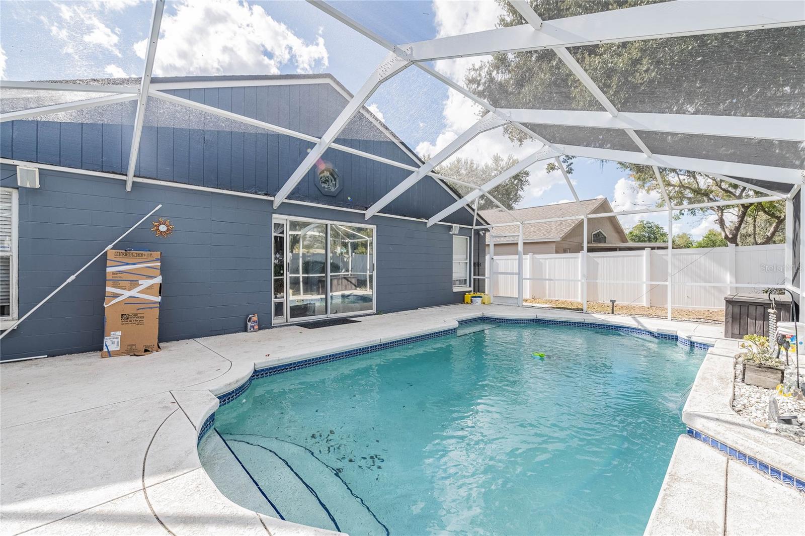 463 EMERALD COVE LOOP