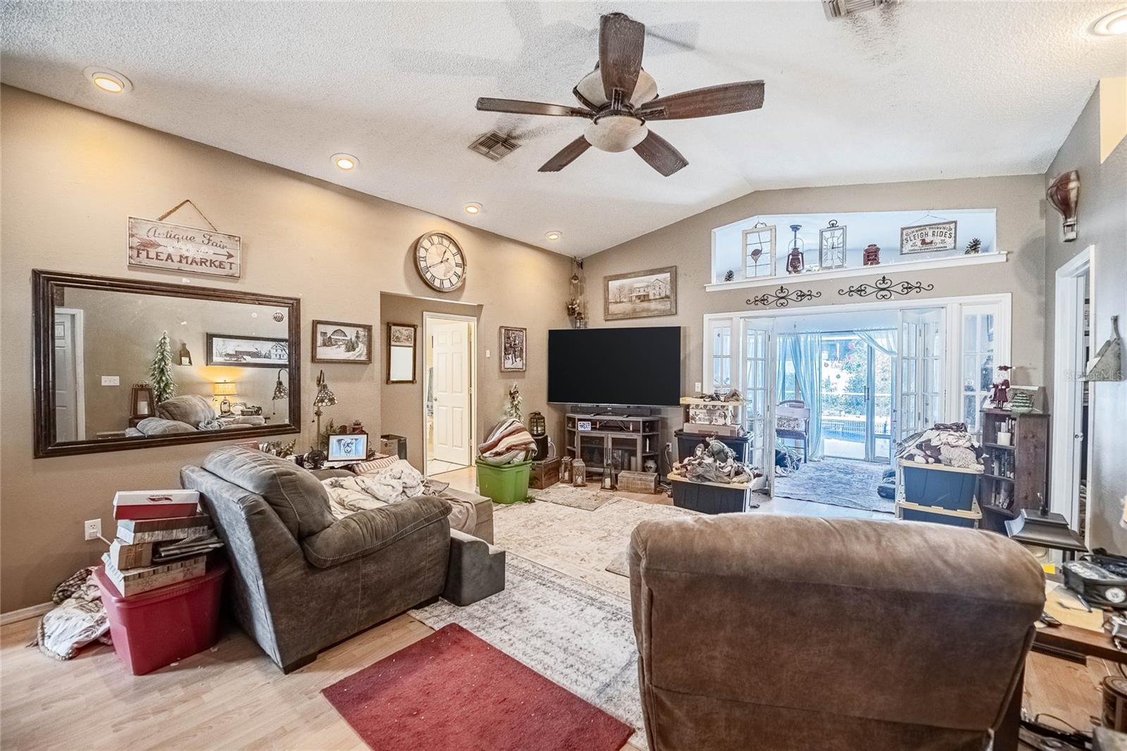 463 EMERALD COVE LOOP