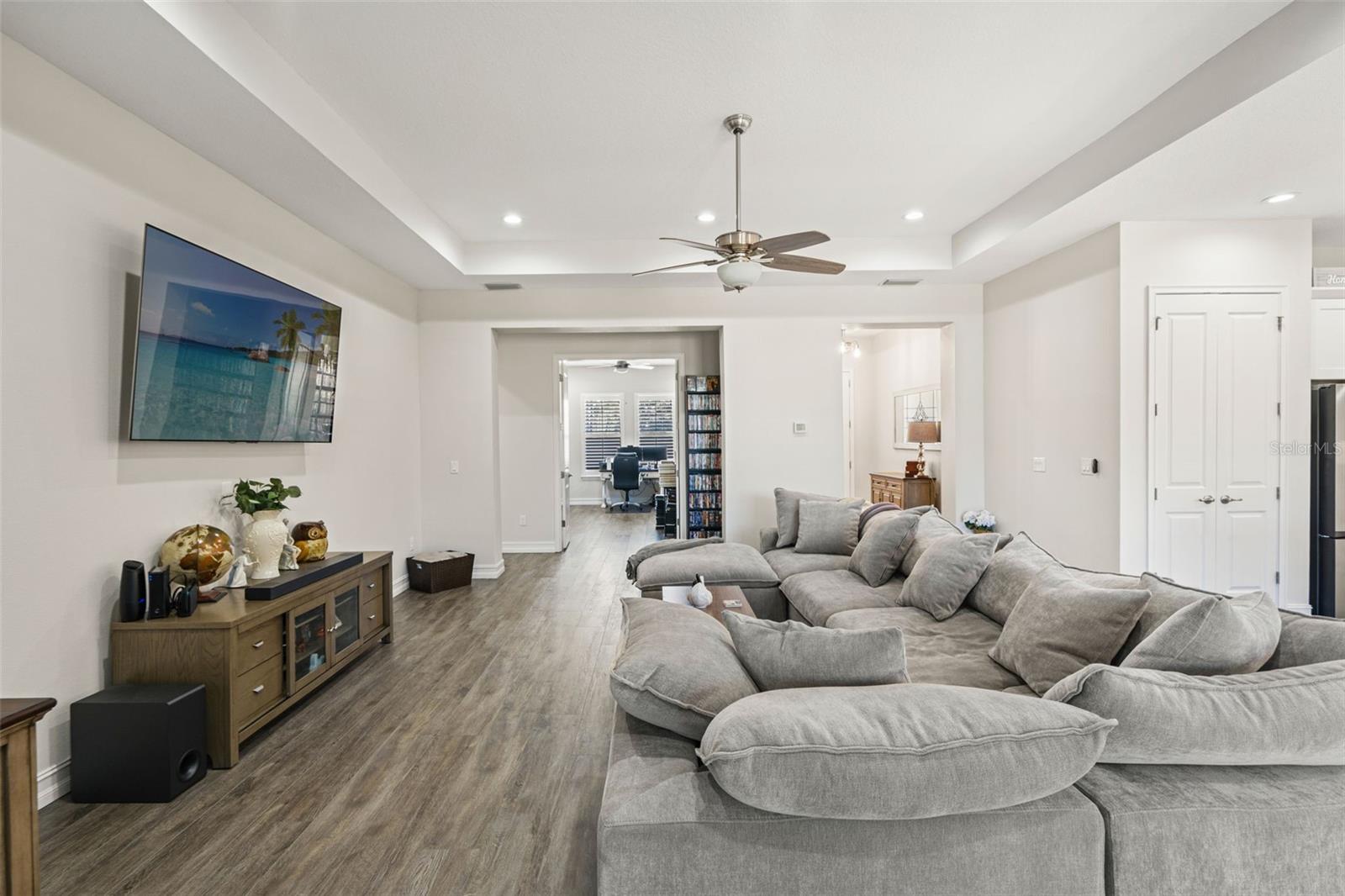 4698 HICKORY OAK DR