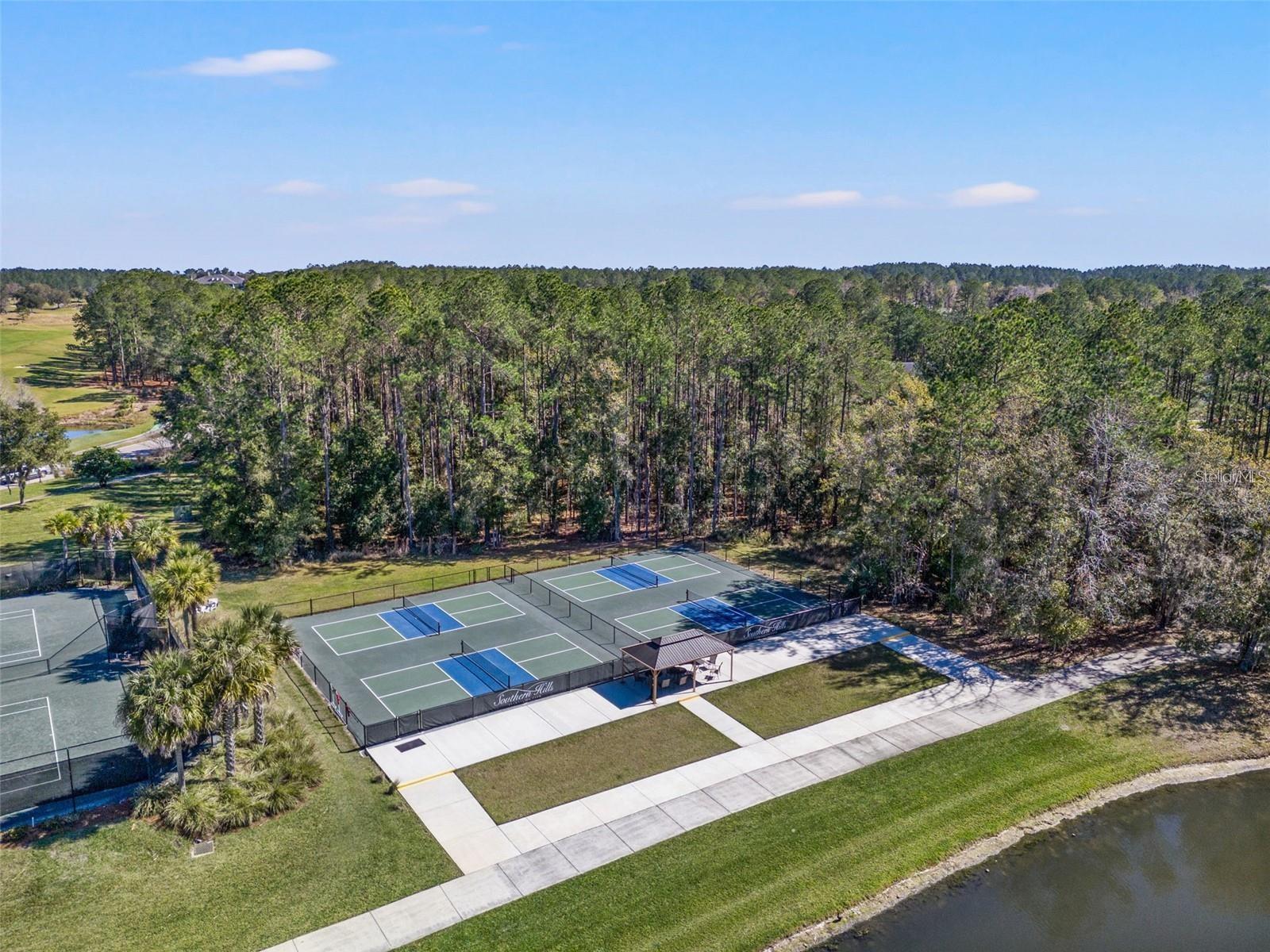 4698 HICKORY OAK DR