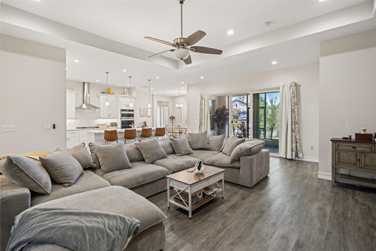 4698 HICKORY OAK DR