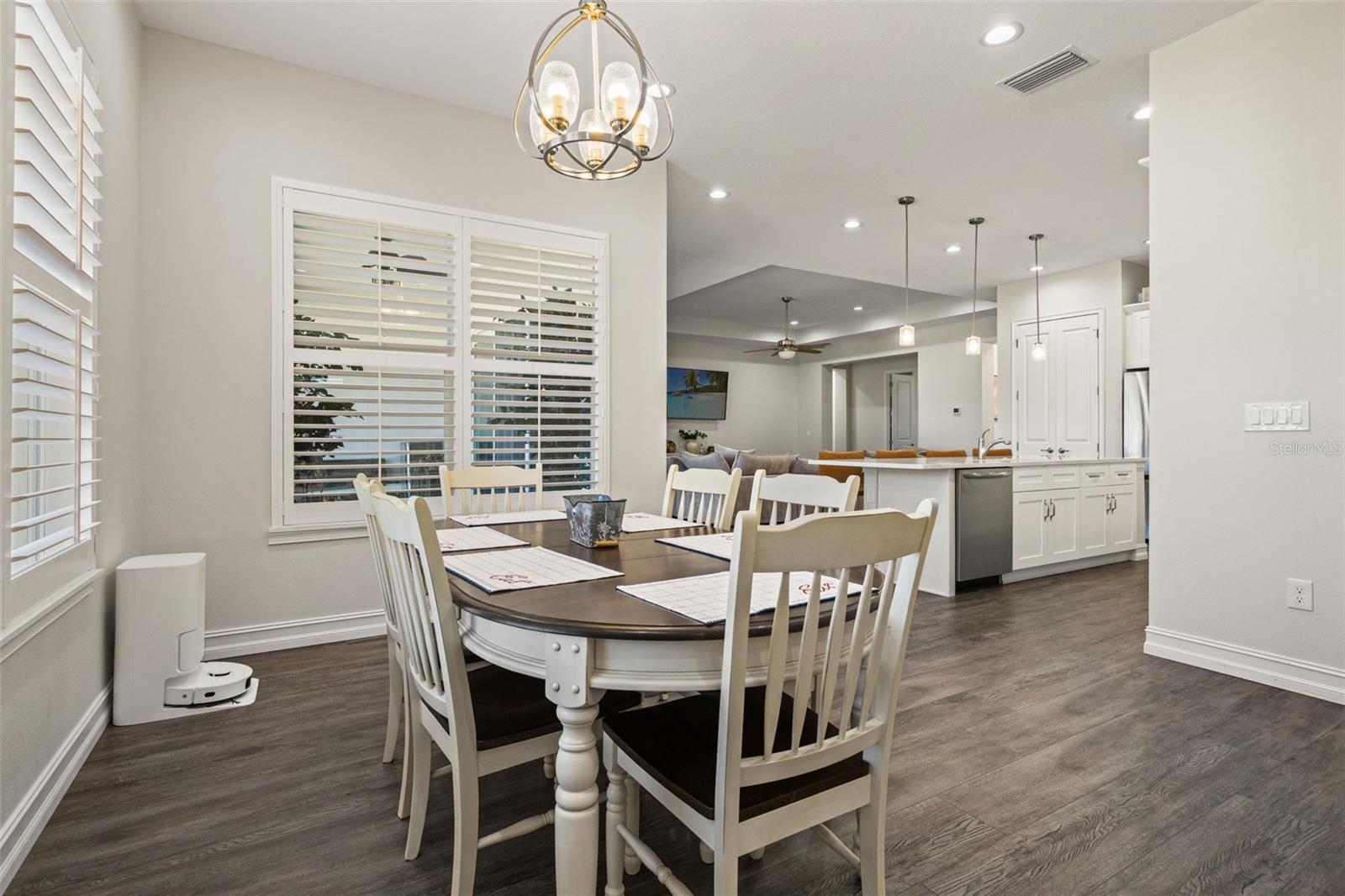 4698 HICKORY OAK DR