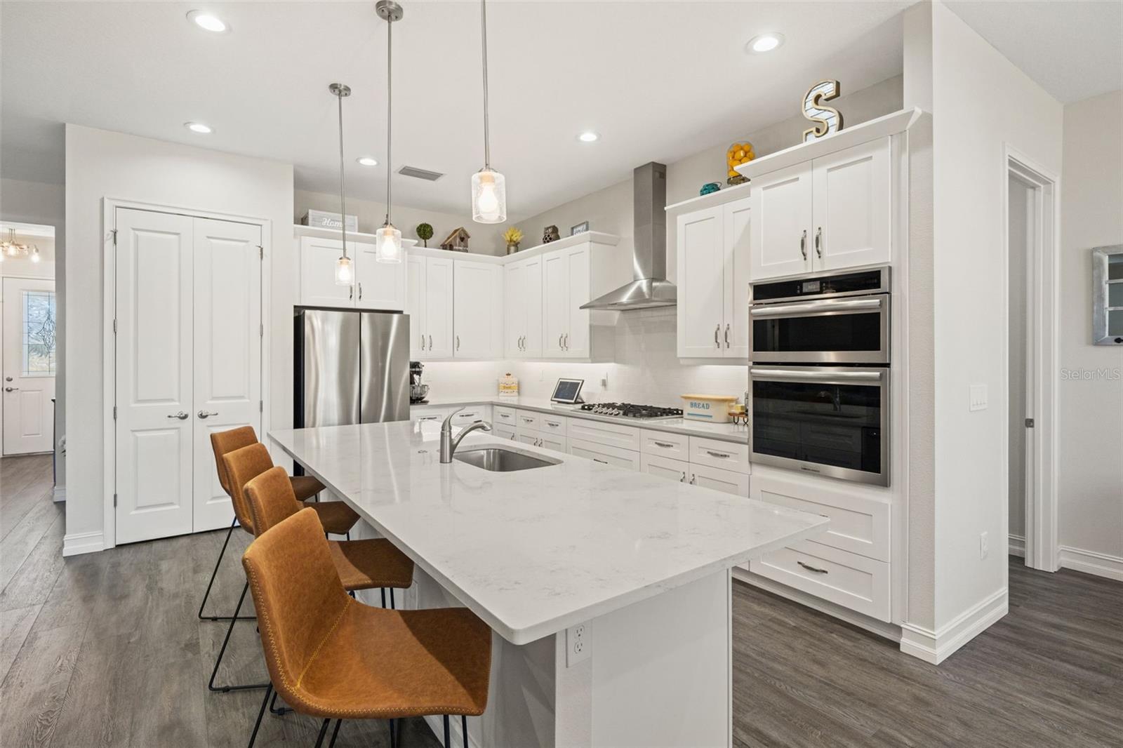 4698 HICKORY OAK DR