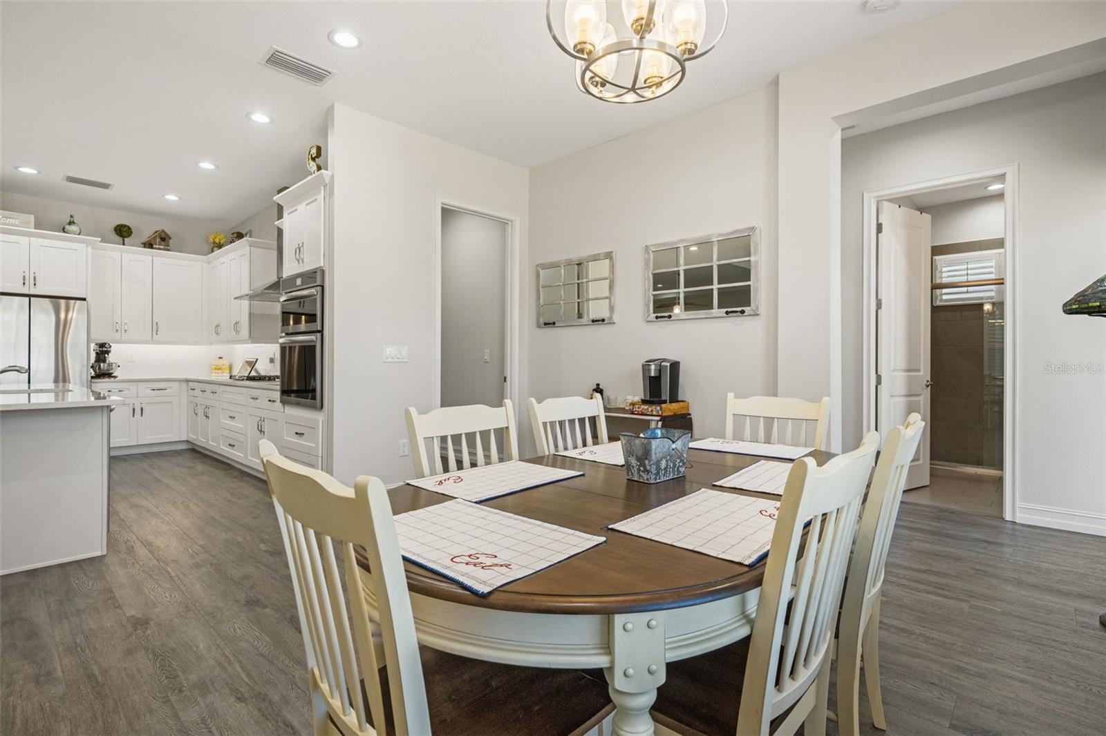 4698 HICKORY OAK DR